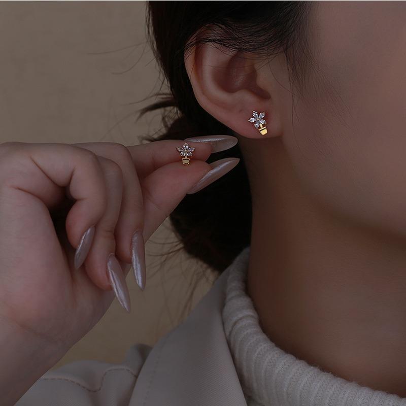 Flower Earrings for Students' Forest Series Simple and Fresh Hot Petal Earrings