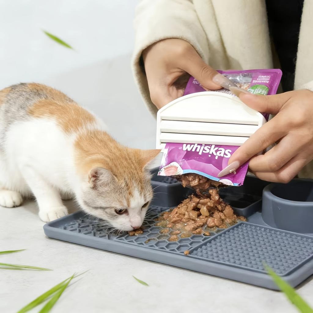 Mess-Free Pet Food Extruder & Treat Scraper, Ideal for Cat & Dog Wet Food Pouches, No Waste Feeding