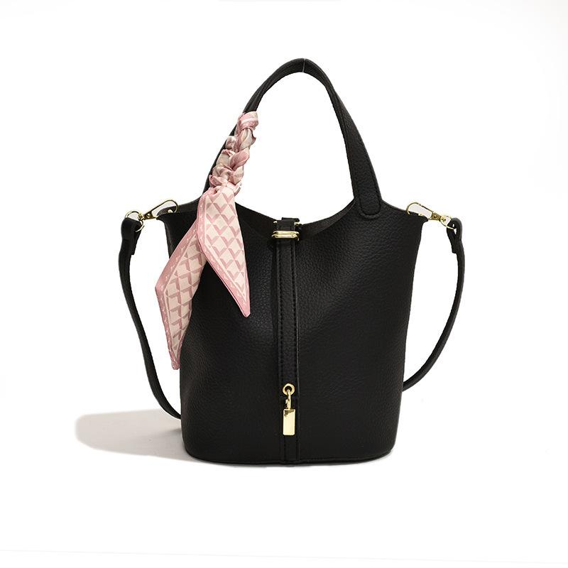 

This year s popular fashion hand-carried bucket bag women s 2025 spring and summer new simple and versatile shoulder bag casual messenger bag