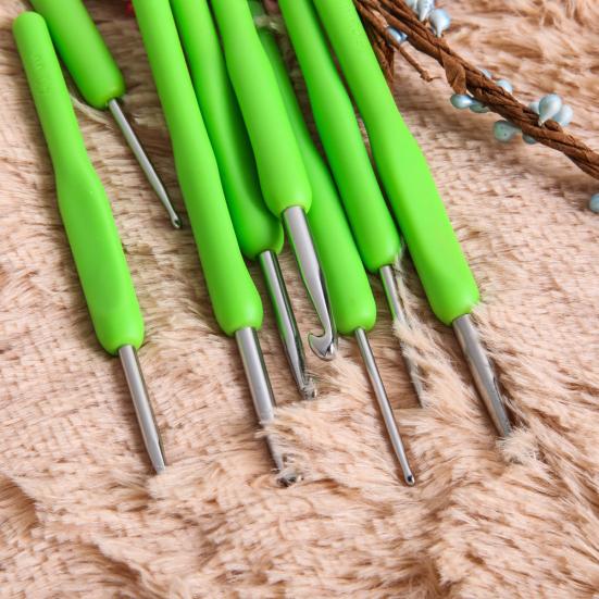 8 storlekar 2,5-6 mm Mjukt plasthandtag Hemma Aluminiumlegering Virkstickade Nålar
