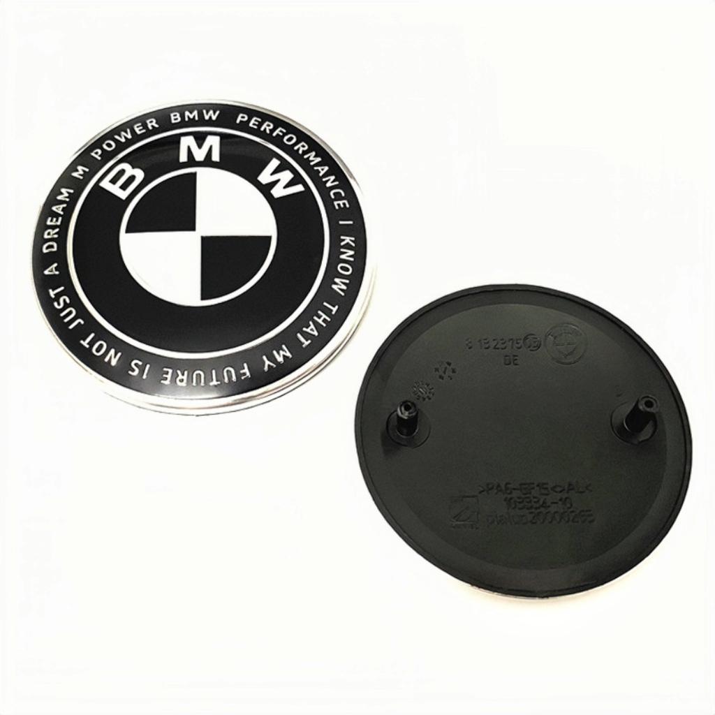 For BMW M X1 X3 74mm 82mm Hood Emblem Car Front Bonnet Logo Trunk Cover Badge For BMW E46 E90 E60 F30 F10 E39 E36 F20 G30 G20 E87 E92 E91 E30 X3 Zdsr2