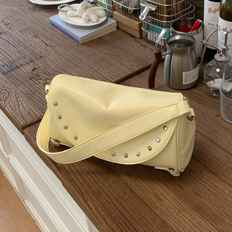 IELGY Ladies Rivets One-Shoulder Underarm Bag Commuter All-Match Portable Pillow Bag