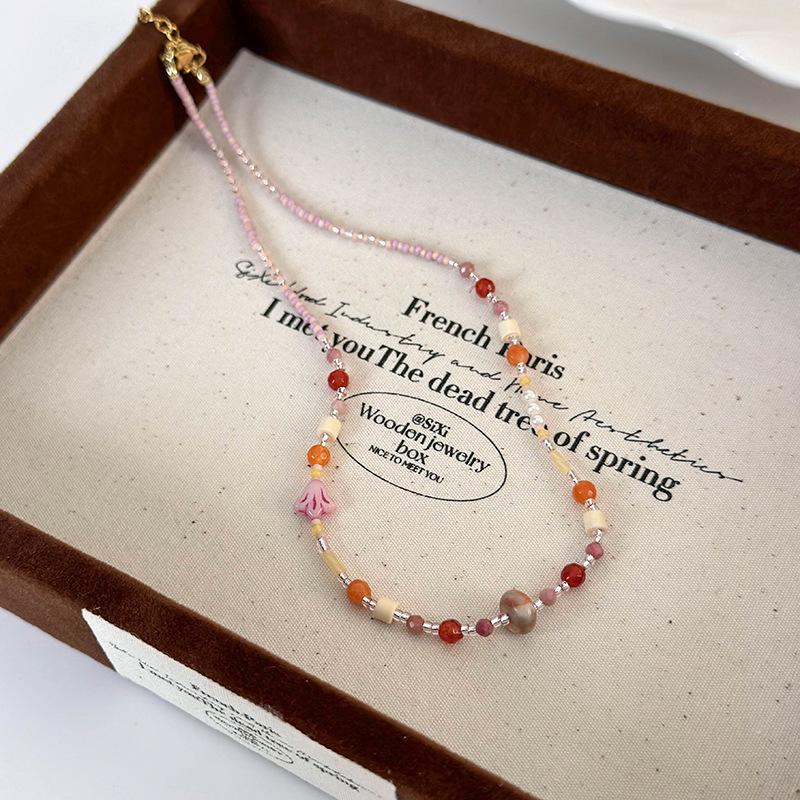 

Ожерелья из натурального камня цвета дофамина. Новое летнее колье из бисера. Превосходный смысл с перекрывающейся цепочкой на ключице. розовый