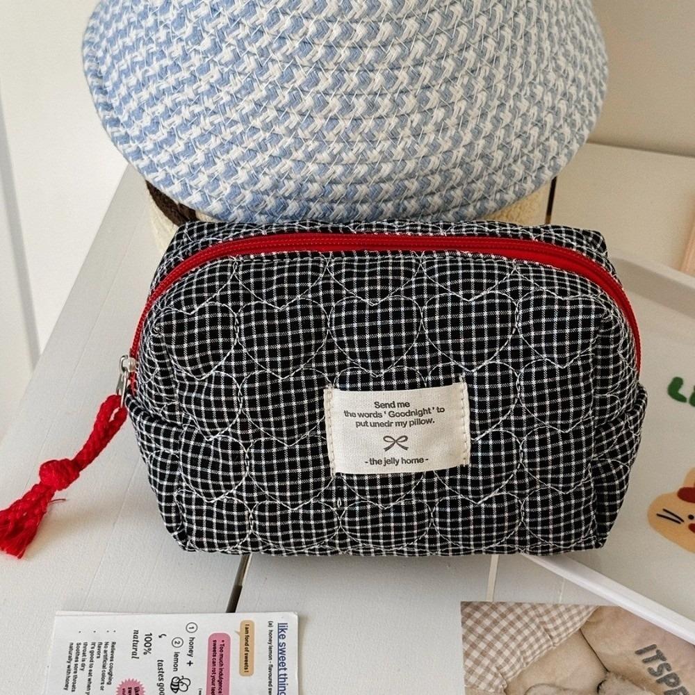 Classic Quilted Heart Makeup Bag Large Capacity Zipper Cosmetic Bag Korean Style Plaid Toiletry Pouch Outdoor
