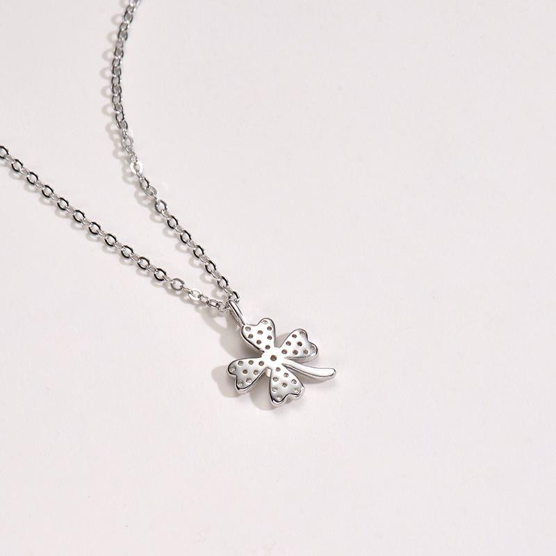 Lucky Four Leaf Grass Necklace, Female Clavicle Chain, Female Cold and Elegant Style, Korean Version, Simple and Small Style