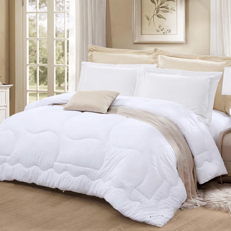 FUANNA Ultra-Soft Seven-Hole All-Season Quilt