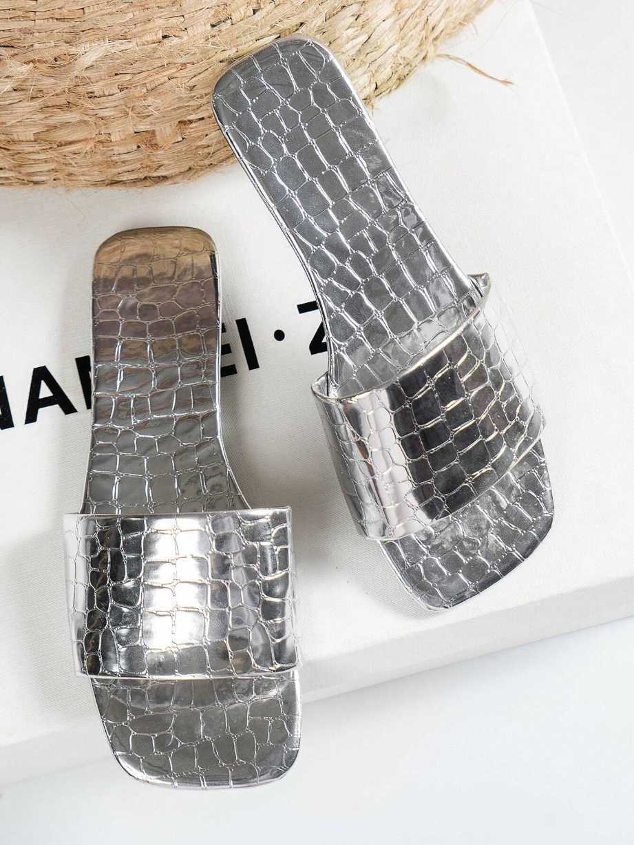 

[Внешняя торговля] Модные французские сандалии Женские летние шлепанцы Плоская подошва Уличная обувь Модные сандалии с перемычкой Мягкие 43 серебряный