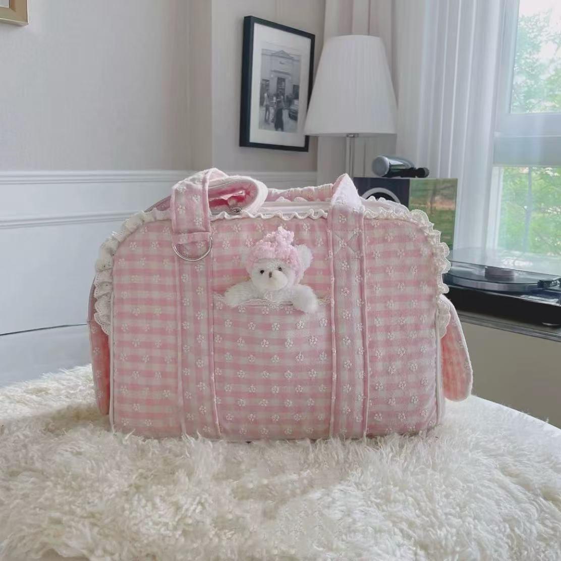 

Дышащий рюкзак для питомца: Портативный дизайн с кружевом для кошек и собак, для ношения в руке или на плече для использования на улице. Small (up to 3.5 kg) розовый