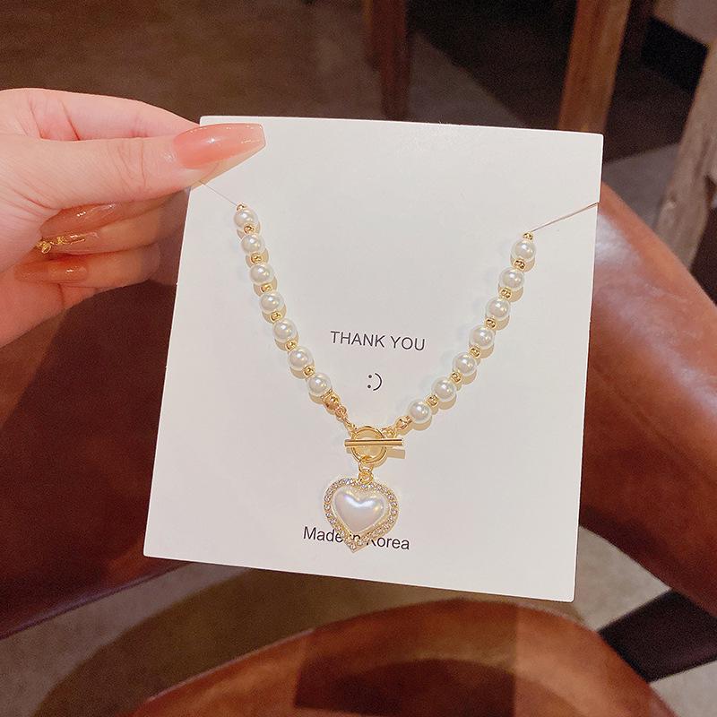 Collier élégant avec pendentif en forme de cœur en perles - Design luxueux et polyvalent