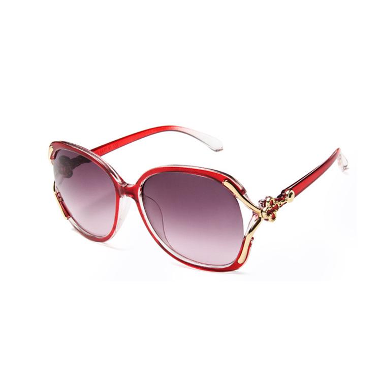 2024 Large Frame Hollow Four-Leaf Clover Sunglasses for Women - Perfect for Street Photography and Trendy Style.