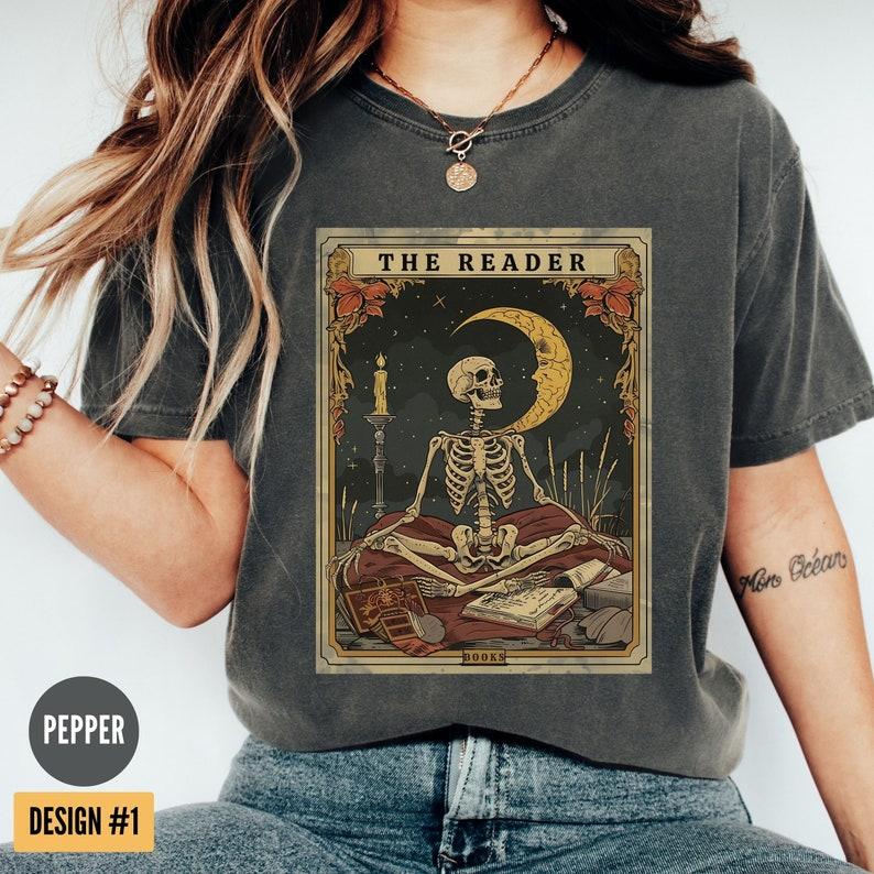 

2025Comfort Colors The Reader Tarot Card Shirt Skeleton Reading Shirt Unisex Tarot Card Shirt Book Lover Gift Bookish Gift Lover S