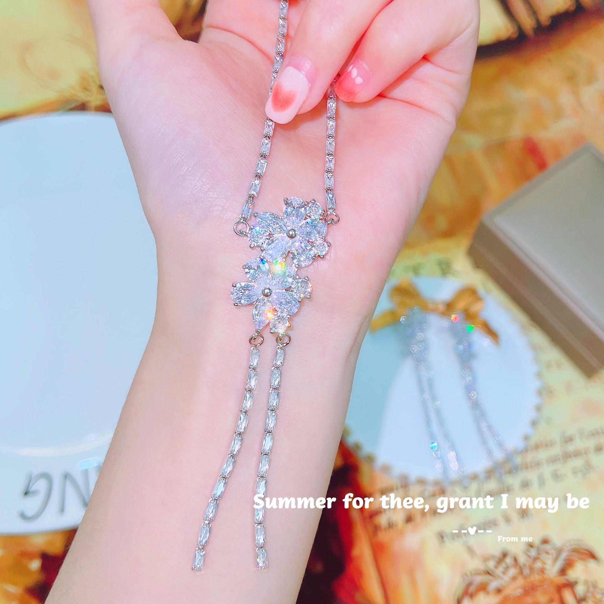 Xiaohongshu Recommends Haute Couture Jewelry Super Fairy Flower Diamond Set Chain, Hao Inlaid With Diamond Small Flower Fringed Stud Earrings Set