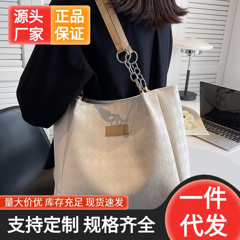 Large-capacity Bags, Women's Versatile 2025 New High-end Shoulder Bags, Large Bags, College Students Commuting Tote Bags In Class