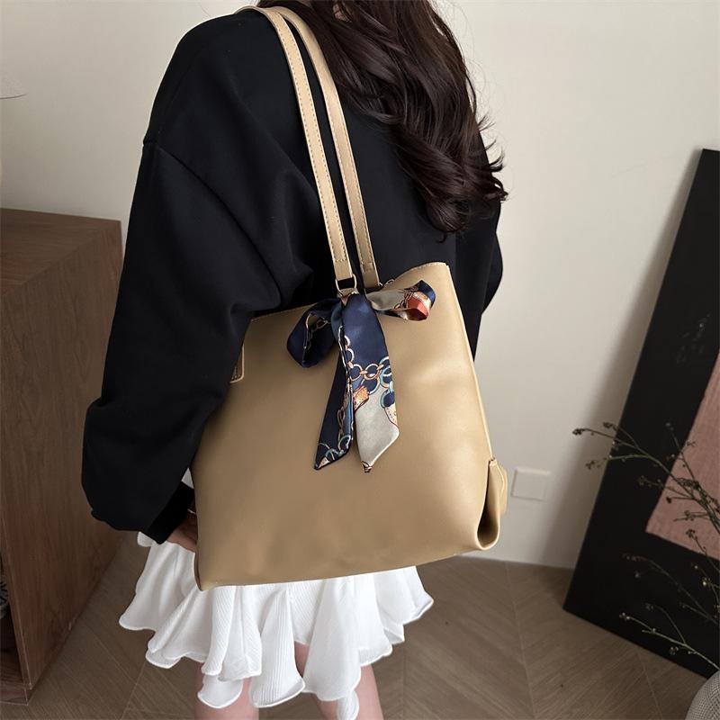 Wholesale 2025 New Fashion Trend Portable Women's Bag Retro Shoulder Simple Commuter Tote Bag