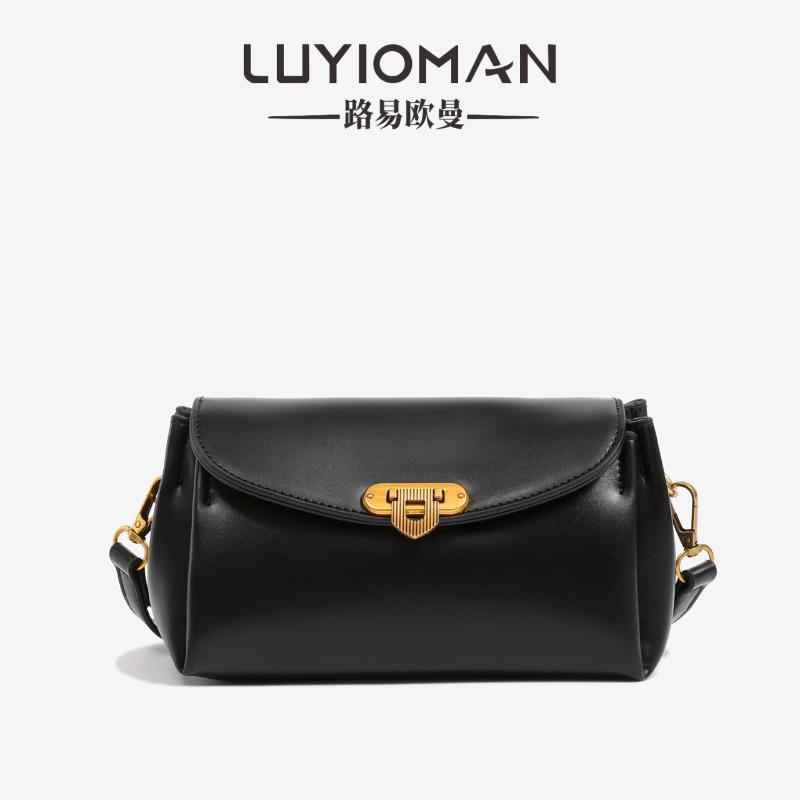 Shoulder bag, high-quality texture, new underarm baguette bag, fashionable and versatile retro trendy bag.