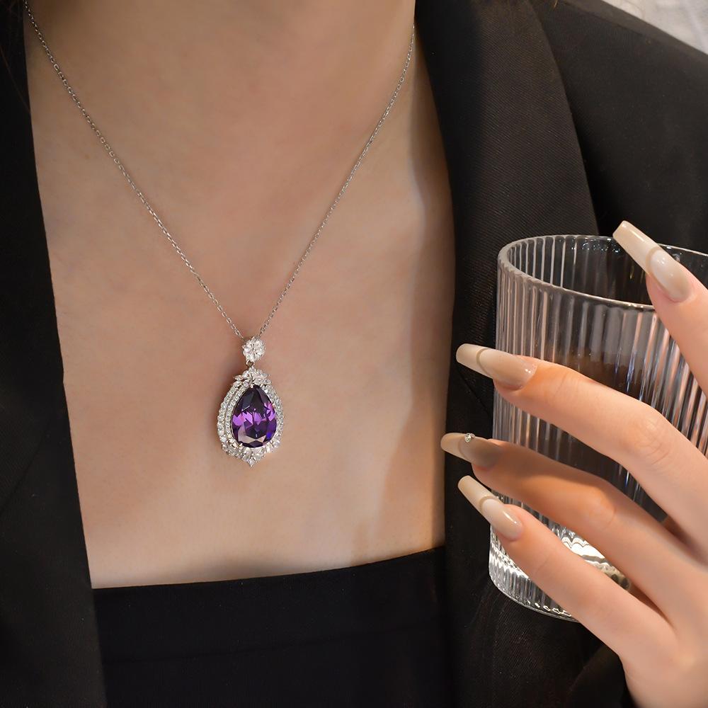 Dråpeformet 13 *18 lilla diamanthalskjede 925 sølv Elegant temperament dame hel diamantanheng kragebenskjede Europa og Amerika