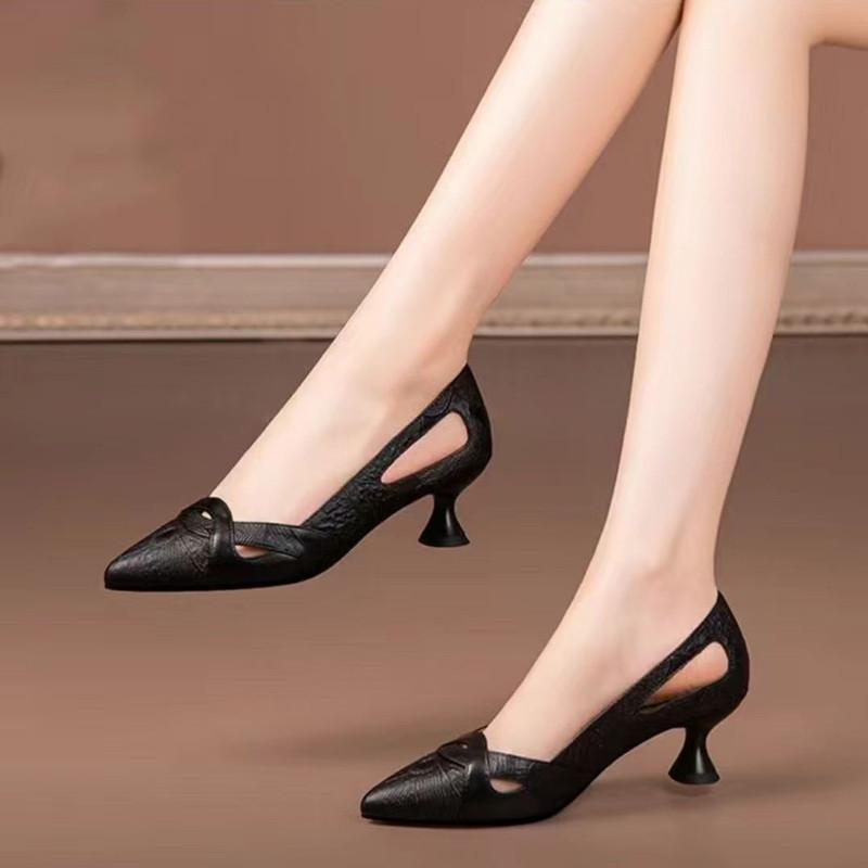 

Весна-лето 2025 новые туфли-лодочки на низком каблуке с перфорацией и мелким вырезом, женские модные остроносые сандалии на среднем каблуке, темпераментные, на мягкой подошве, см 40 чёрный