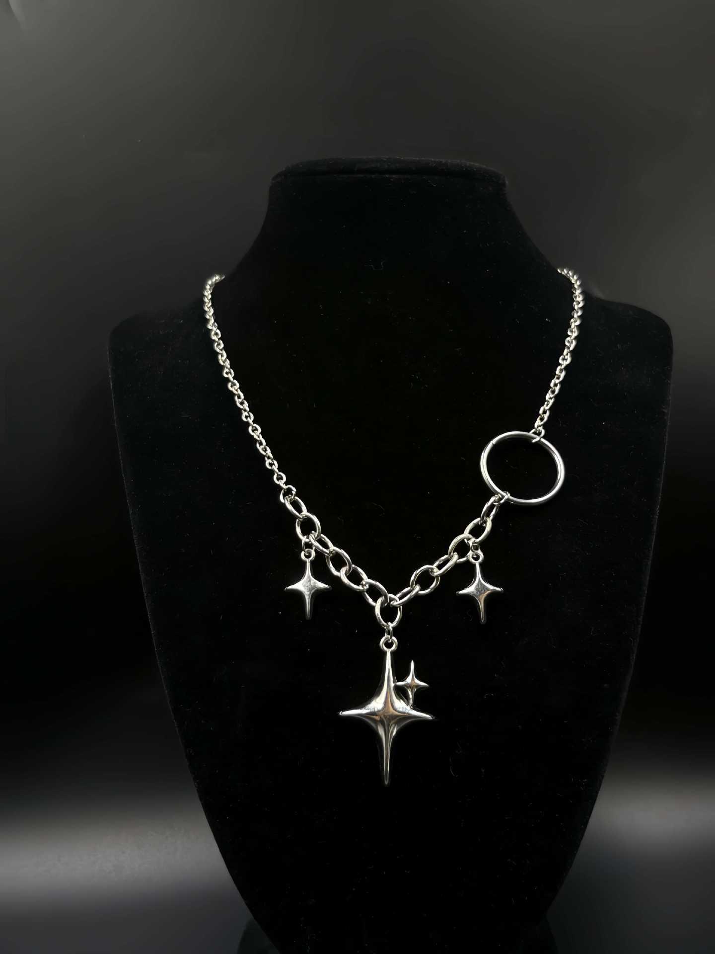 

Versatile Hip-Hop Four-Pointed Star Pendant Necklace - Trendy Unisex Jewelry