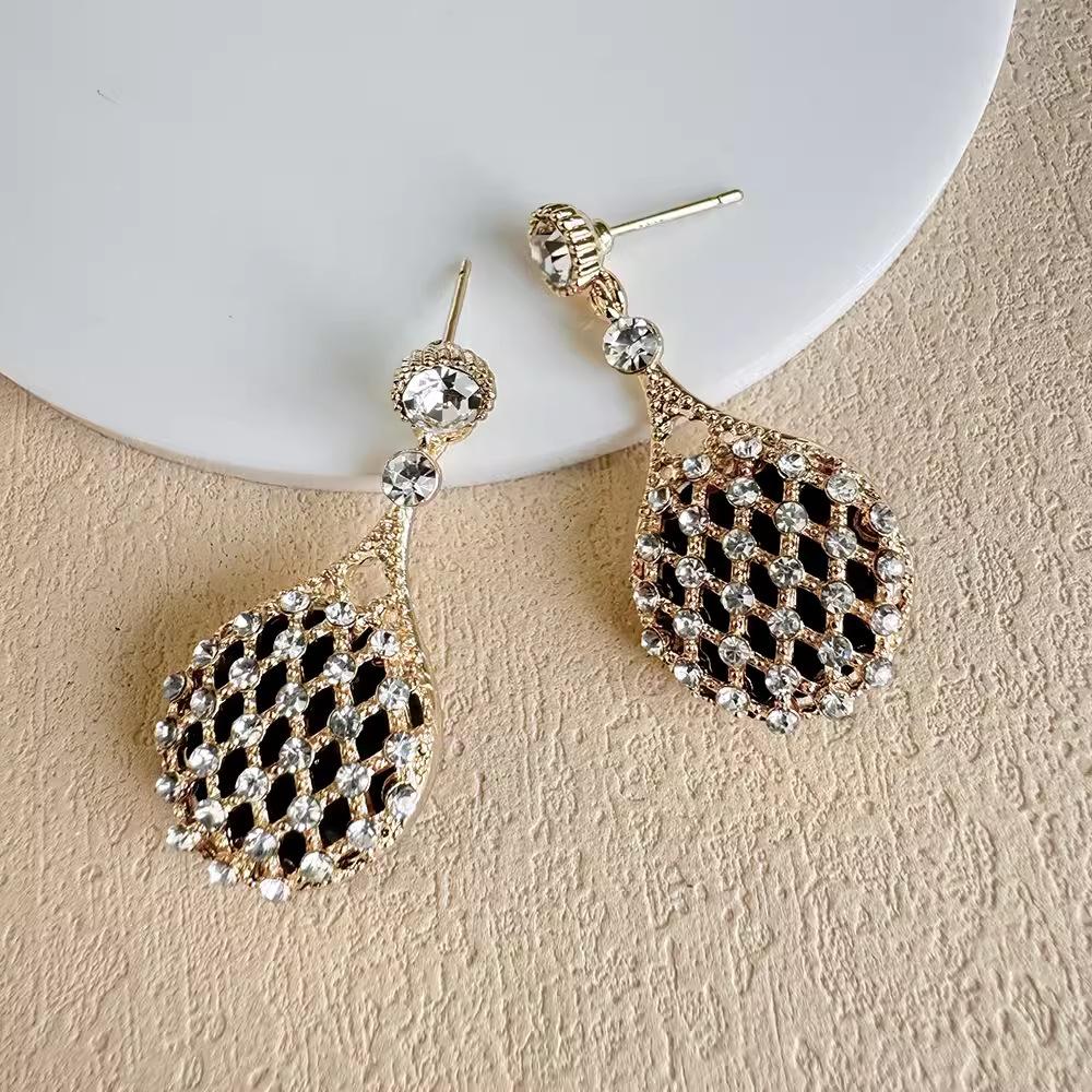 Premium Earrings, Women'S Versatile Zircon Fine Flash Water Drop Diamond Earrings, Light Luxury Personalized Earrings.