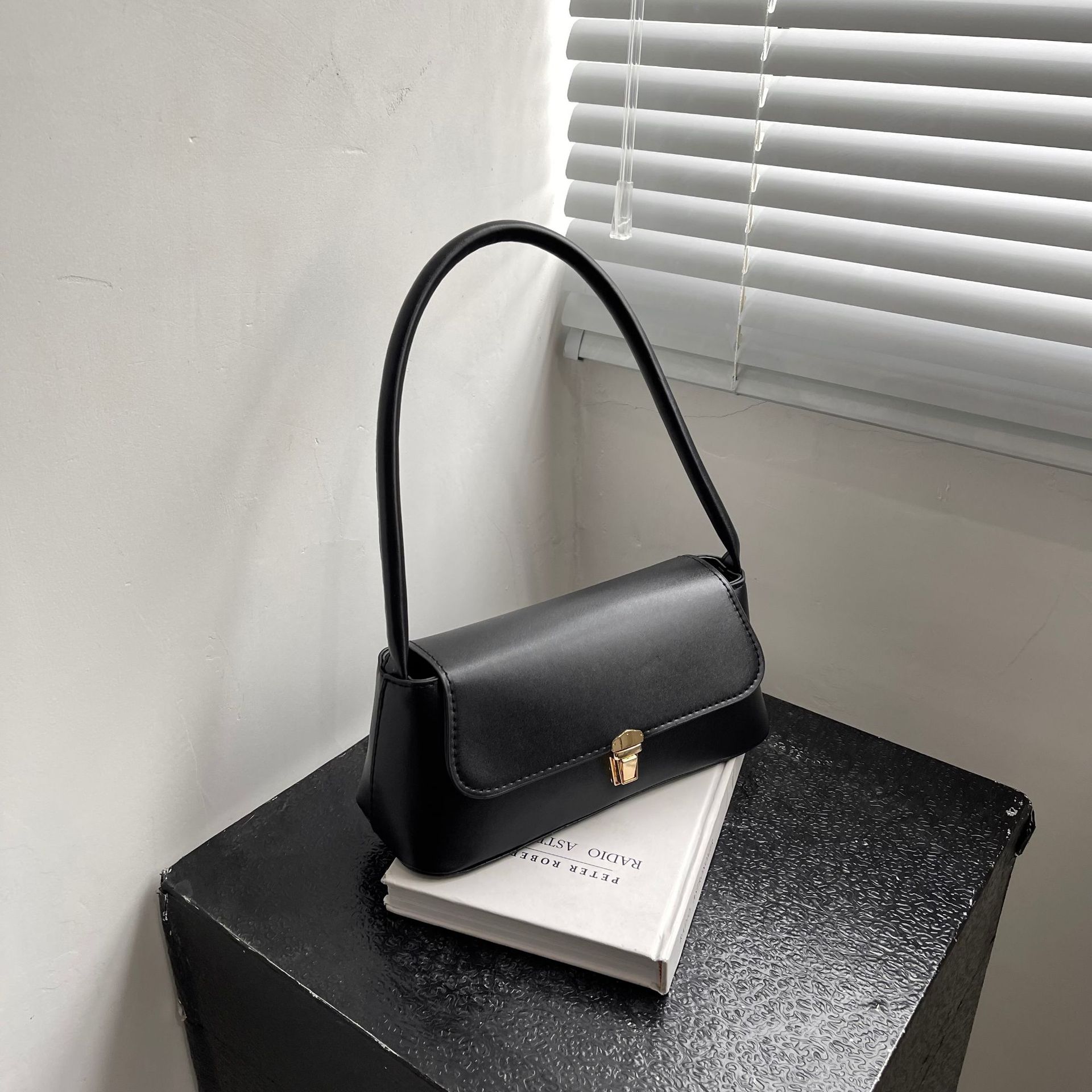 Женская сумка через плечо — фото 4