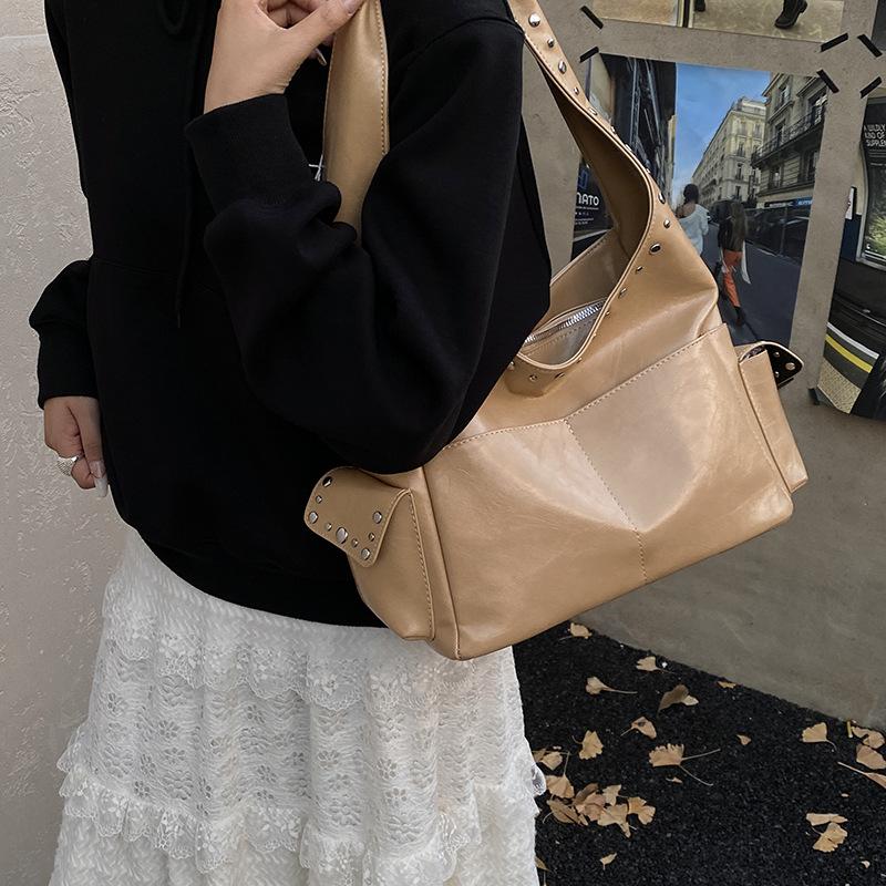 Vintage luxury underarm bag women's handbag 2025 autumn and winter new Maillard style simple shoulder commuter bag