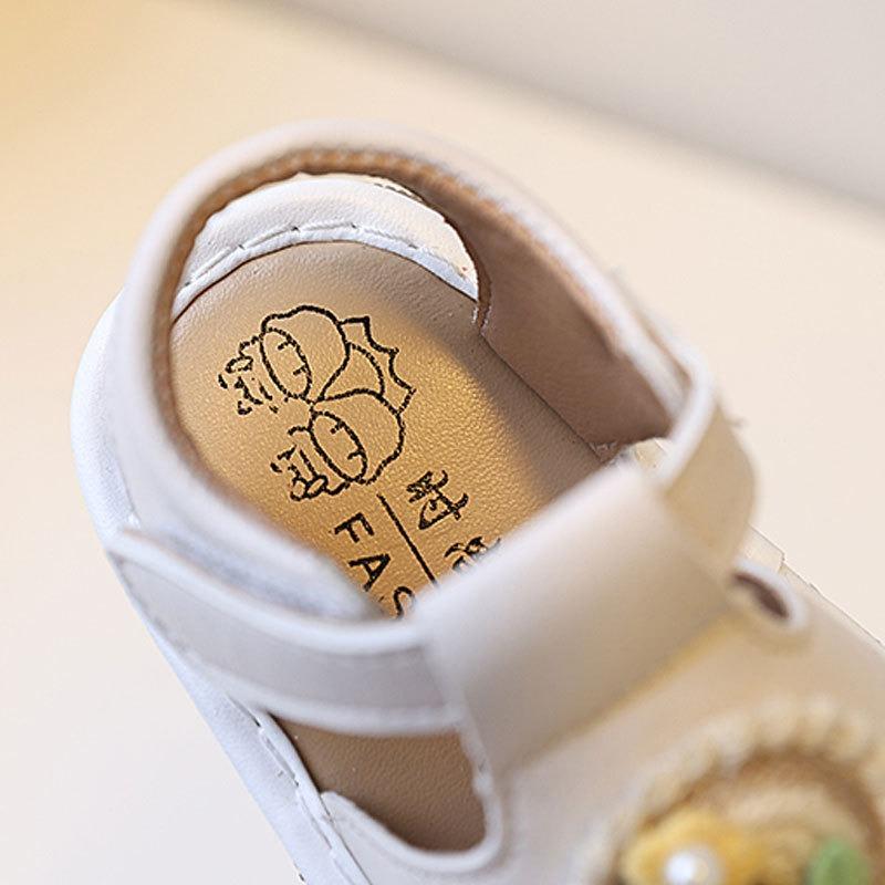 Summer Sandals for Baby Girls 0-1-2 Years Old, Soft-Soled Infant Walking Shoes, Floral Squeaky Shoes with Closed-Toe Design.