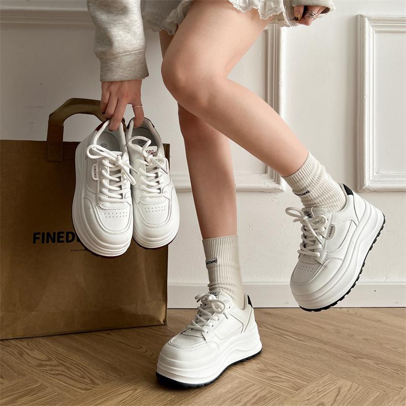 Fashion commuter versatile heightening platform white shoes women's 2025 new popular lightweight casual sports board shoes