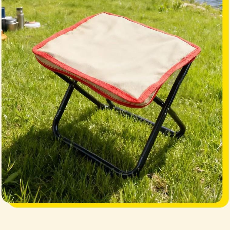 Tragbarer Klapphocker und Federmäppchen für Camping im Freien & U-Bahn ohne Sitzplatz