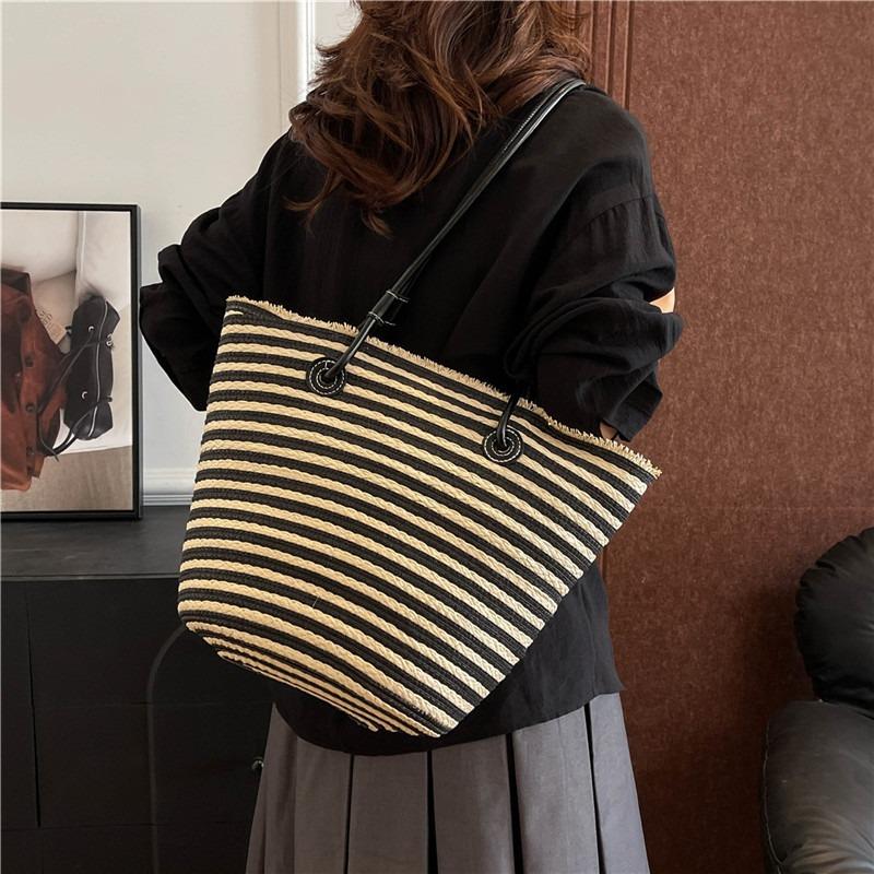Fashion Straw Woven Large-capacity Bag Women's Spring and Summer New Woven Shoulder Bag Beach Travel Photo Tote Bag