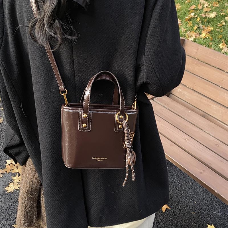 2025 New Bag Women's Bag Trendy Fashion Small Square Bag Popular Plush Pendant Shoulder Messenger Bag Premium Feeling Bag