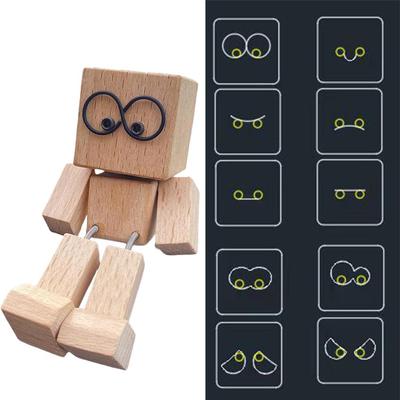1/2 Stück Lustige wackelnde Holzmann-Figur Armaturenbrett-Ornament, Wackelnde Füße Holzpuppe mit magnetischen Ausdrücken Auto-Dekoration