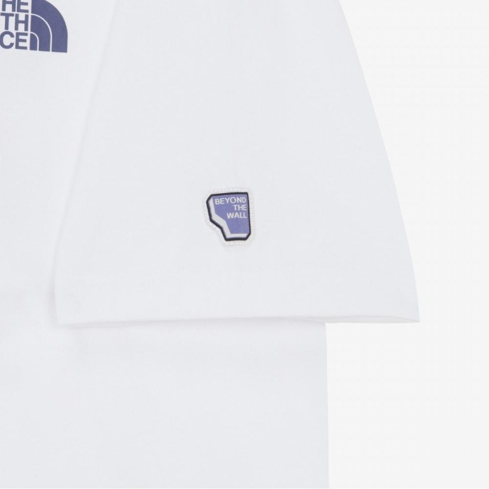 The NorTh Face Men S Carabiner ShorT Sleeve T ShirT whiTe nT7ur70b