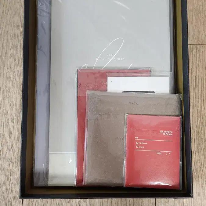 TVXQ [Unused/Full Set] 2019 Season's Greetings (Includes DVD, Keyring, etc.)