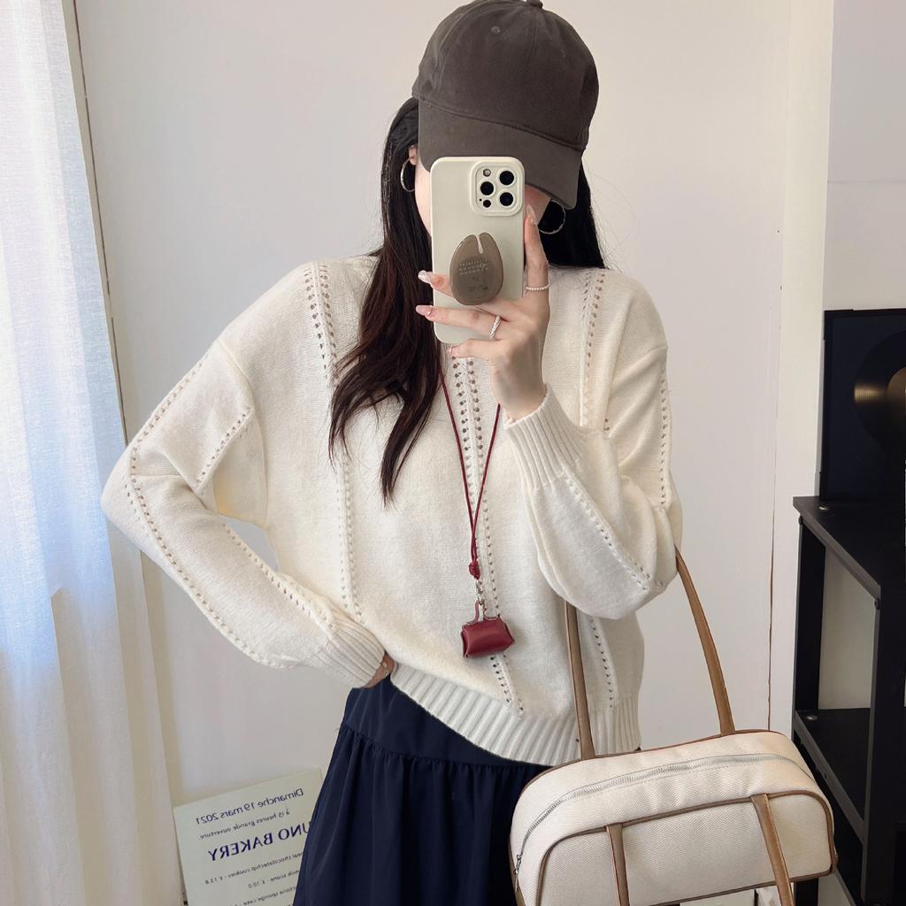 Japanese-style Simple and Casual Cut-out Sweater Pullover for Autumn, New Round Neck Solid Color Design Sense Knitted Sweater for Women