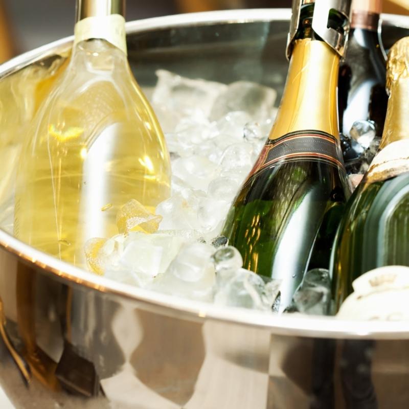 Round Beverage Tub with Shovel and Lid Double Handle Ice Bucket Metal Drink Coolers Champagnes Bucket Easy To Carrys