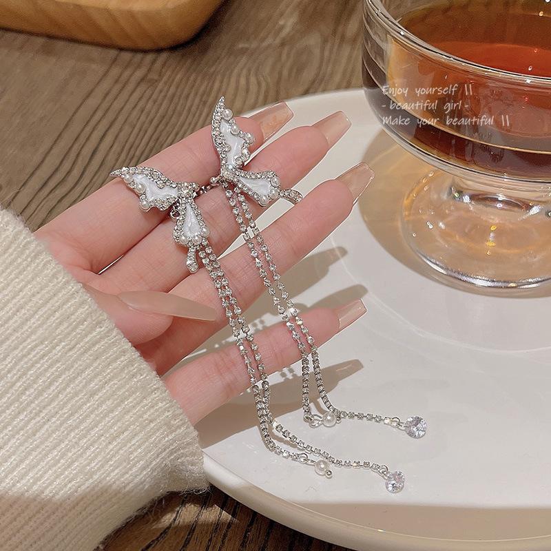 Punk White Liquid Metal Butterfly Pearl Long Tassel Ear Cuff Female Fashion Trendy Design No Piercing Clip On Earring Jewelry