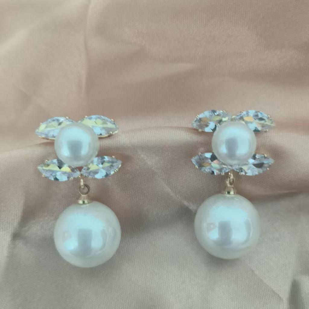 2025 Elegant Pearl Zircon French Dangle Earrings, High-End Niche Luxury for Women’s Fashion.