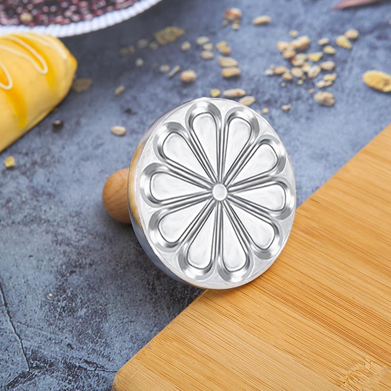 Cookie Stamps Round Metal Cookie Press Cutter Mold with Wooden Handle Biscuit Fondant Pastry Cutter Baking Accessories Tool