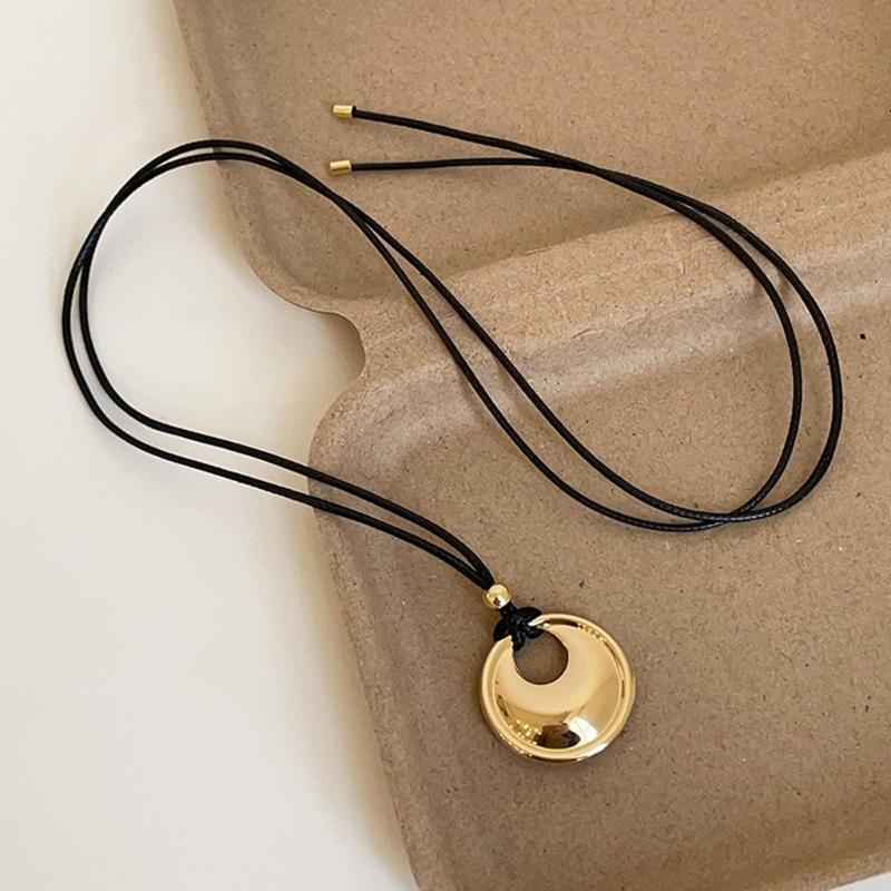Fashionable PU Leather Necklace Versatile PU Leather Necklace With An Elegant Fortune Rings Designs for Women