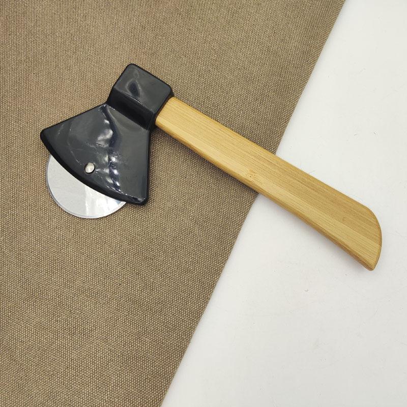 

Нож для кухонных гаджетов, нож для пиццы с бамбуковой и деревянной ручкой, креативный нож для пиццы из нержавеющей стали, круглый резак для торта 1pc чёрный