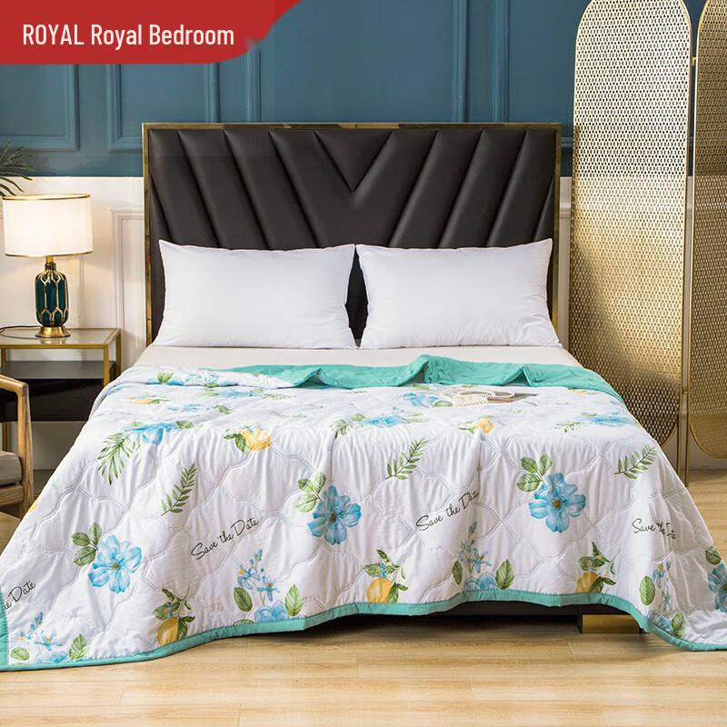 

Parisian Style Cool Quilt