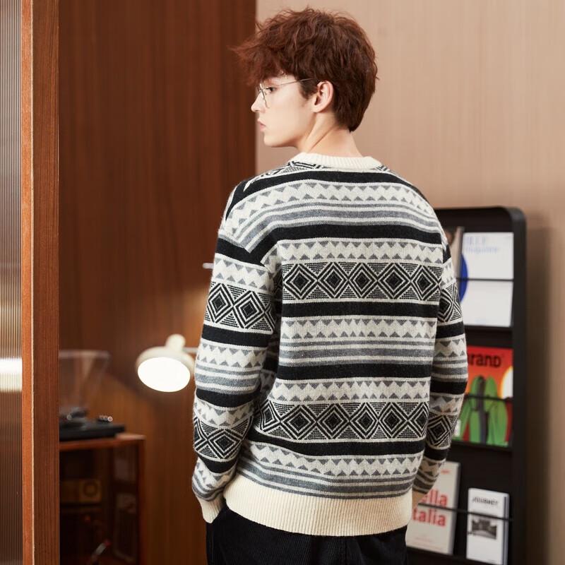 TonLion Men's Geometric Knit Round Neck Sweater