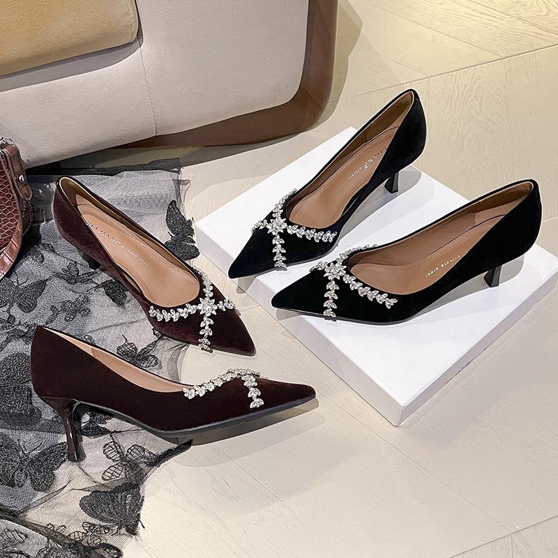 Temperament Kreuzblumen Strass High Heels Damen Spitz zulaufend Dünne Absätze Einzelne Schuhe Kaschmir Vielseitig im Herbst und Winter