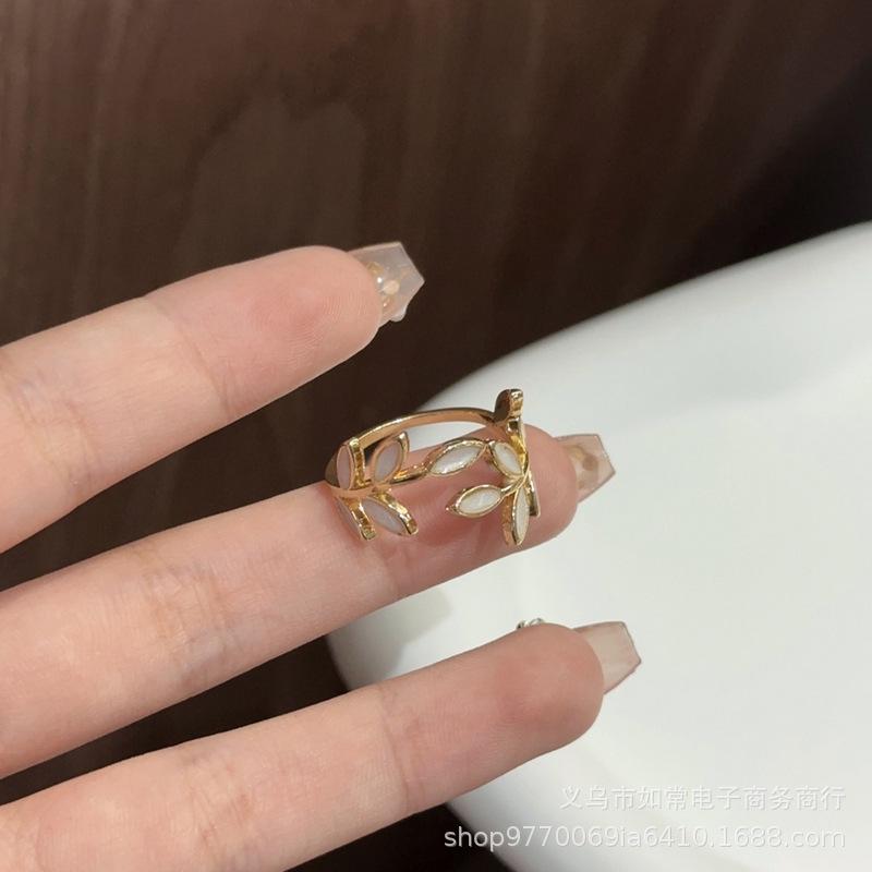 [Copper Products] Diamond-Encrusted Zircon Niche Design Opening Simple Ring Ring Woman