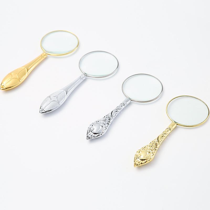 

2pcs 5X Metal Handheld Magnifier Exquisite Carved Delicate Pattern for Reading Compact Retro Design with Vintage Charm 2pcs