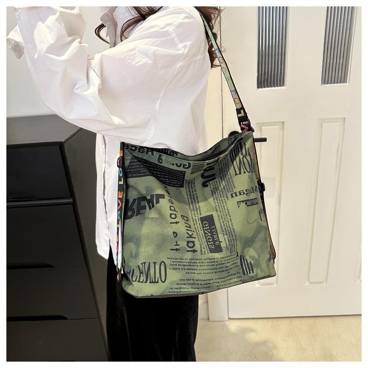 2024 Nuova borsa a tracolla di grande capacità Borsa casual alla moda Borsa a tracolla versatile Borsa a mano