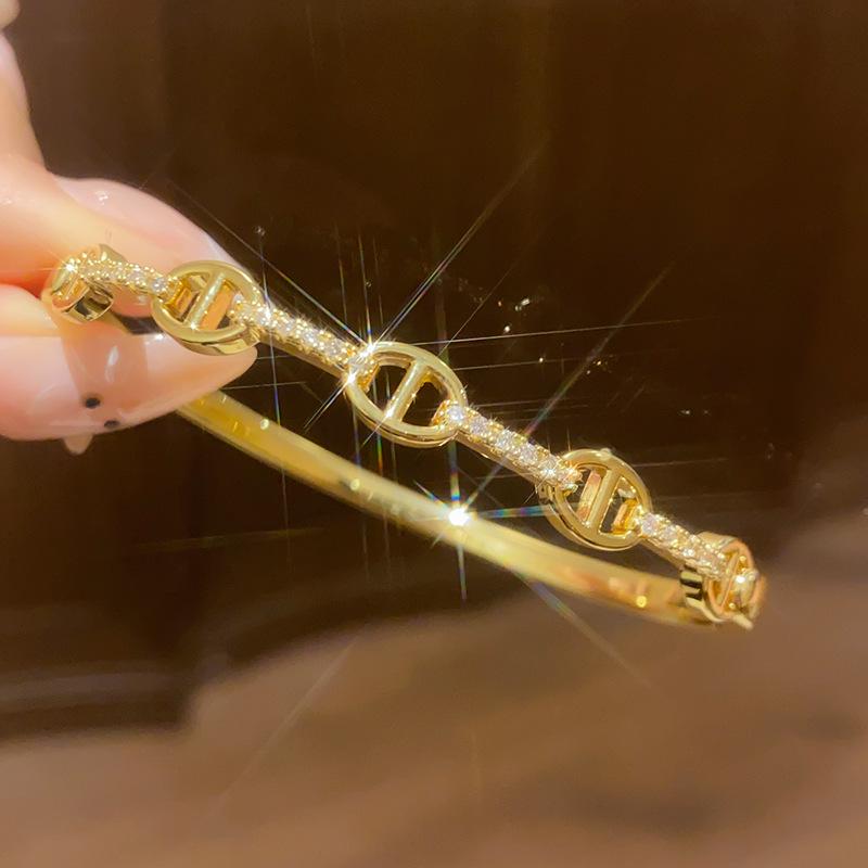 18K Gold Plated Zircon Flower Bangle: Elegant, Versatile Bracelet for Women