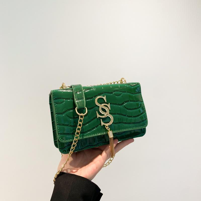 Fashionable Retro Small Square Bag Handheld Crossbody Bag Large Capacity New Temperament and Fashion Design One-shoulder Crossbody Bag