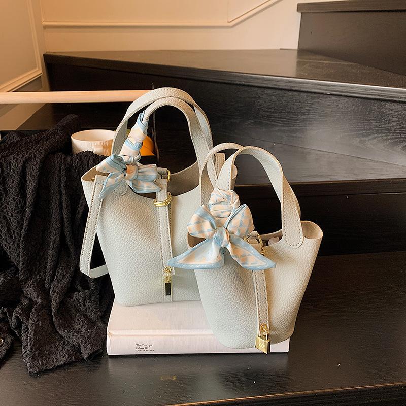 

2025 new Korean version of niche portable bucket bag women s fashion popular crossbody bag commuter versatile shoulder bag Small