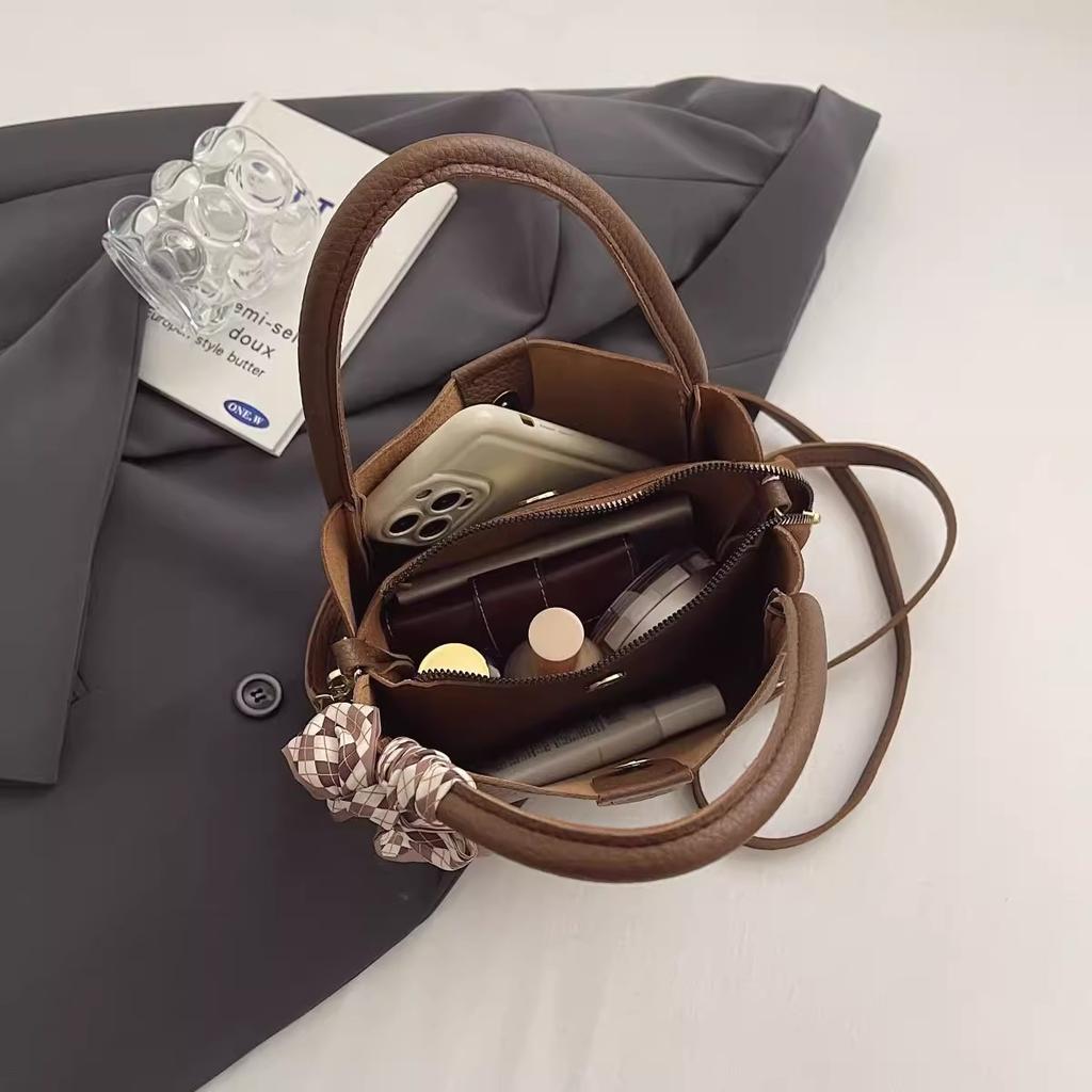 Light Luxury High-end Bag Women's 2025 New Texture Niche Messenger Bag Super Soft and Versatile Fashion Portable Bucket Bag